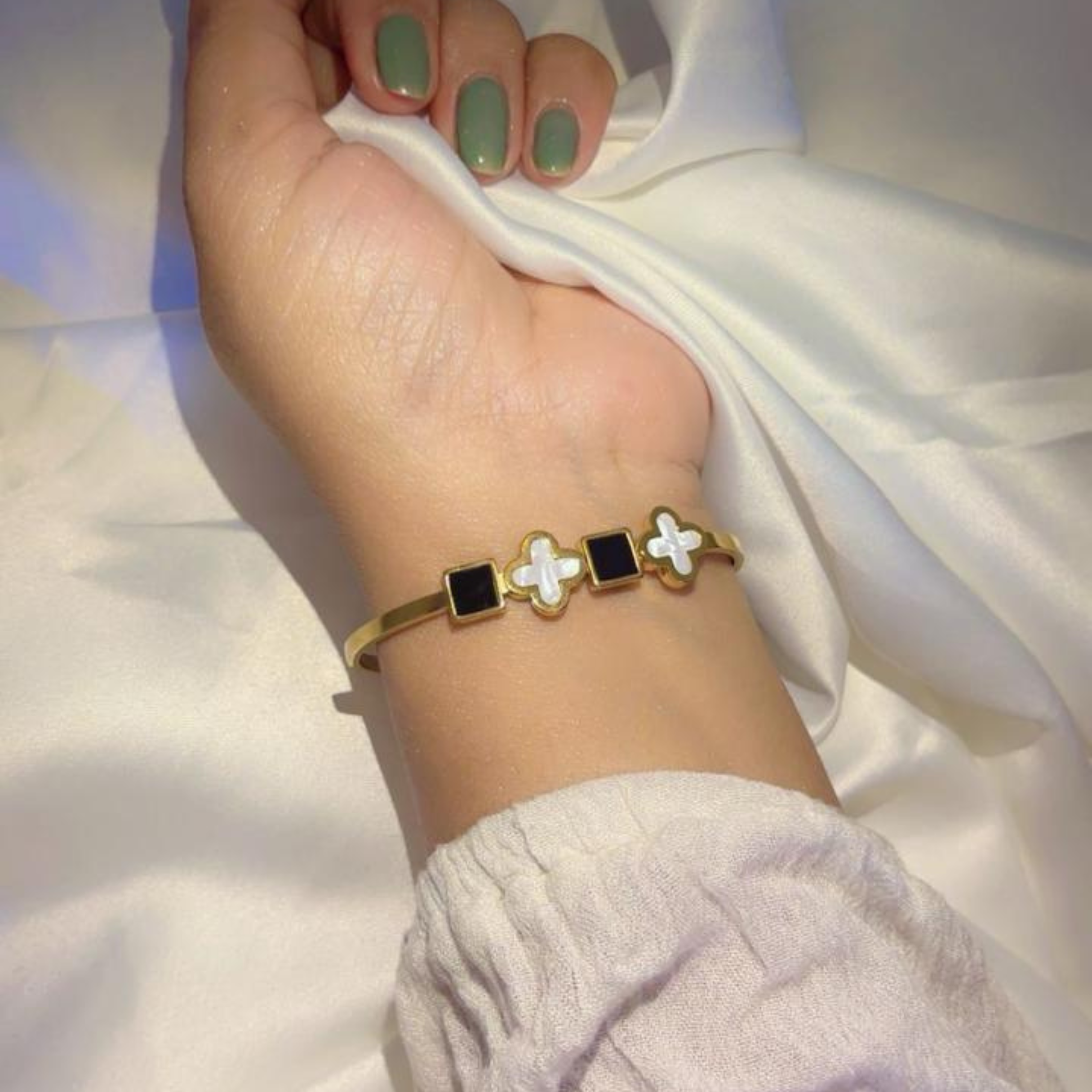 Artificial Black White Flower Bracelet