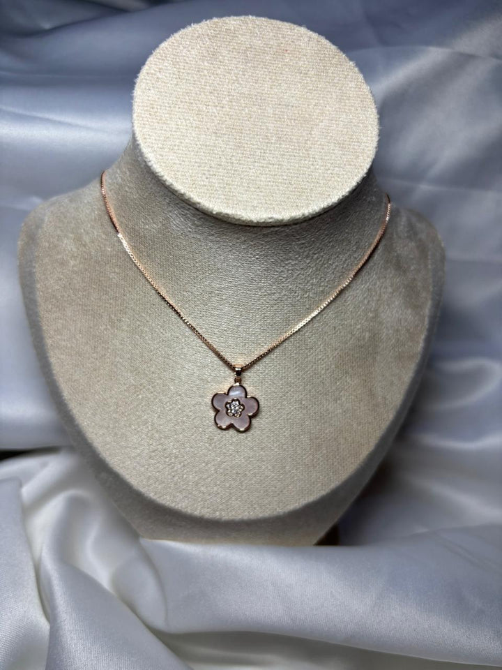 REVERSIELE DOUBLE SIDED WHITE AND GOLD PENDANT NECKLACE